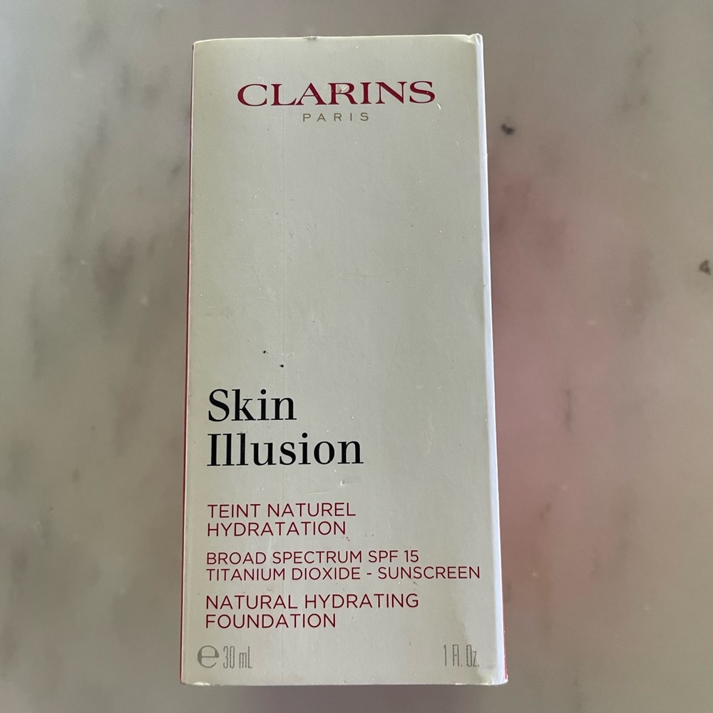 ((NEVER OPENED))Clarins Skin Illusion Foundation in “Sienna”